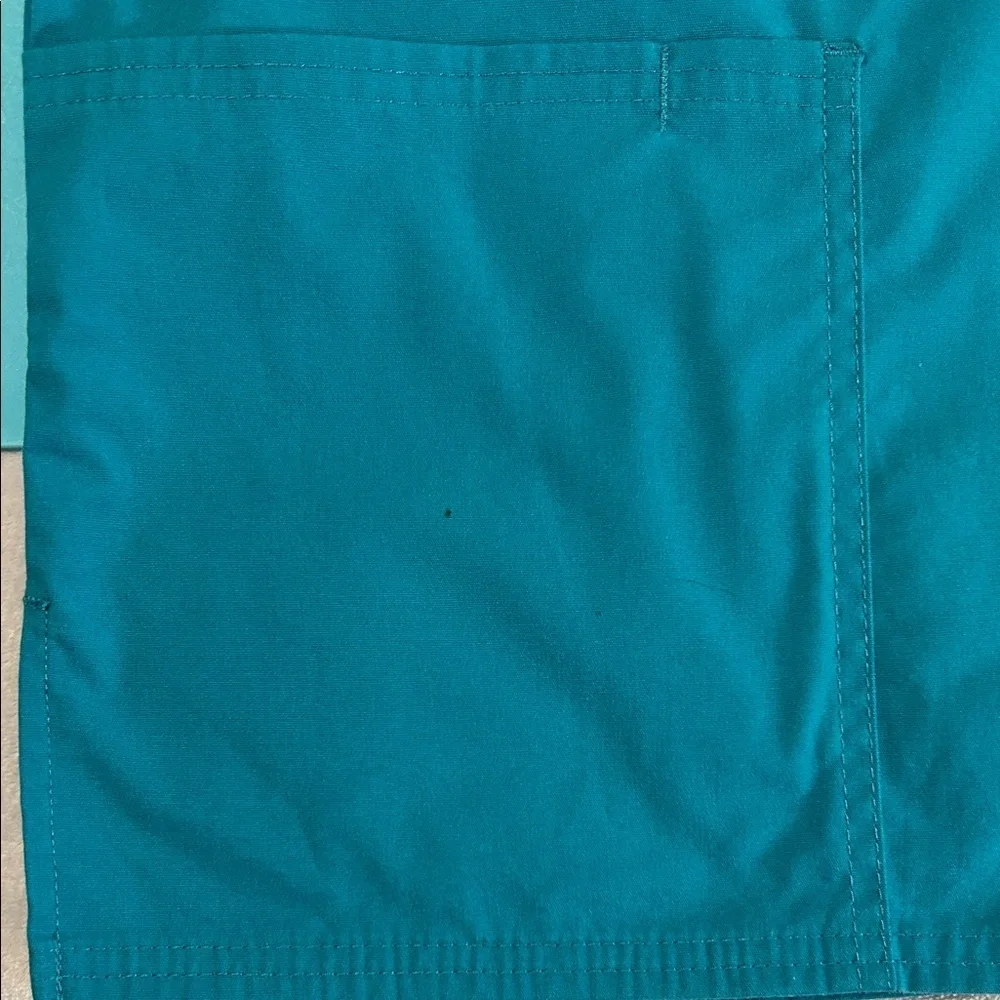 Scrubstar Aquamarine V-Neck Scrub Top Size Medium PTP 23” Length 27” - Picture 4 of 6